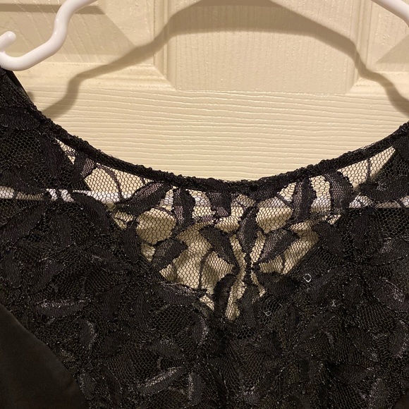 Cute lace crop top!! - Picture 2 of 4